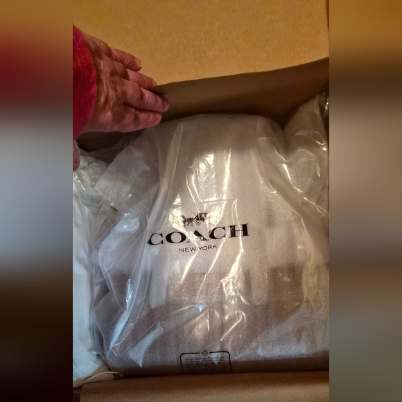 Brand New With Tags! Coach Bridget Flap Shoulder Bag Smooth Leather/Tan CDB05 - Picture 3 of 17